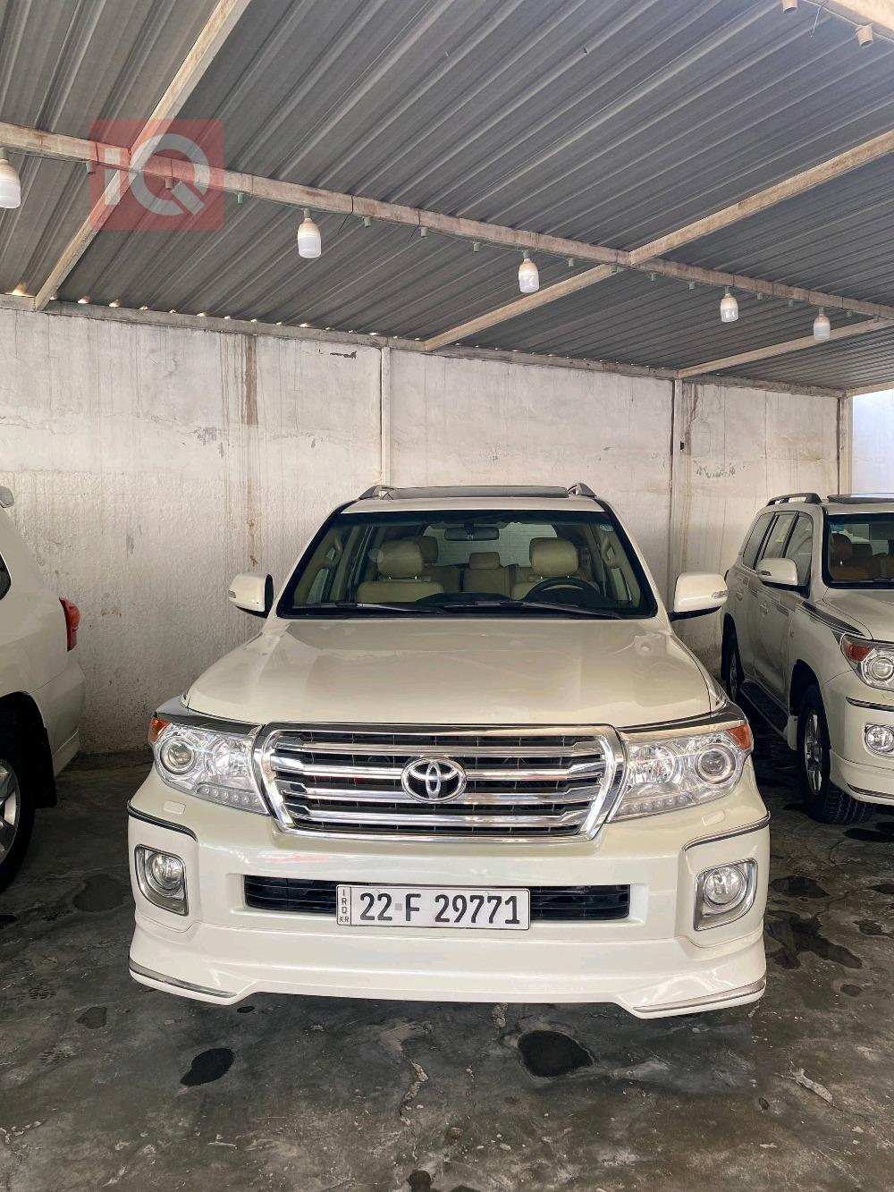 تۆیۆتا لاند کروزەر